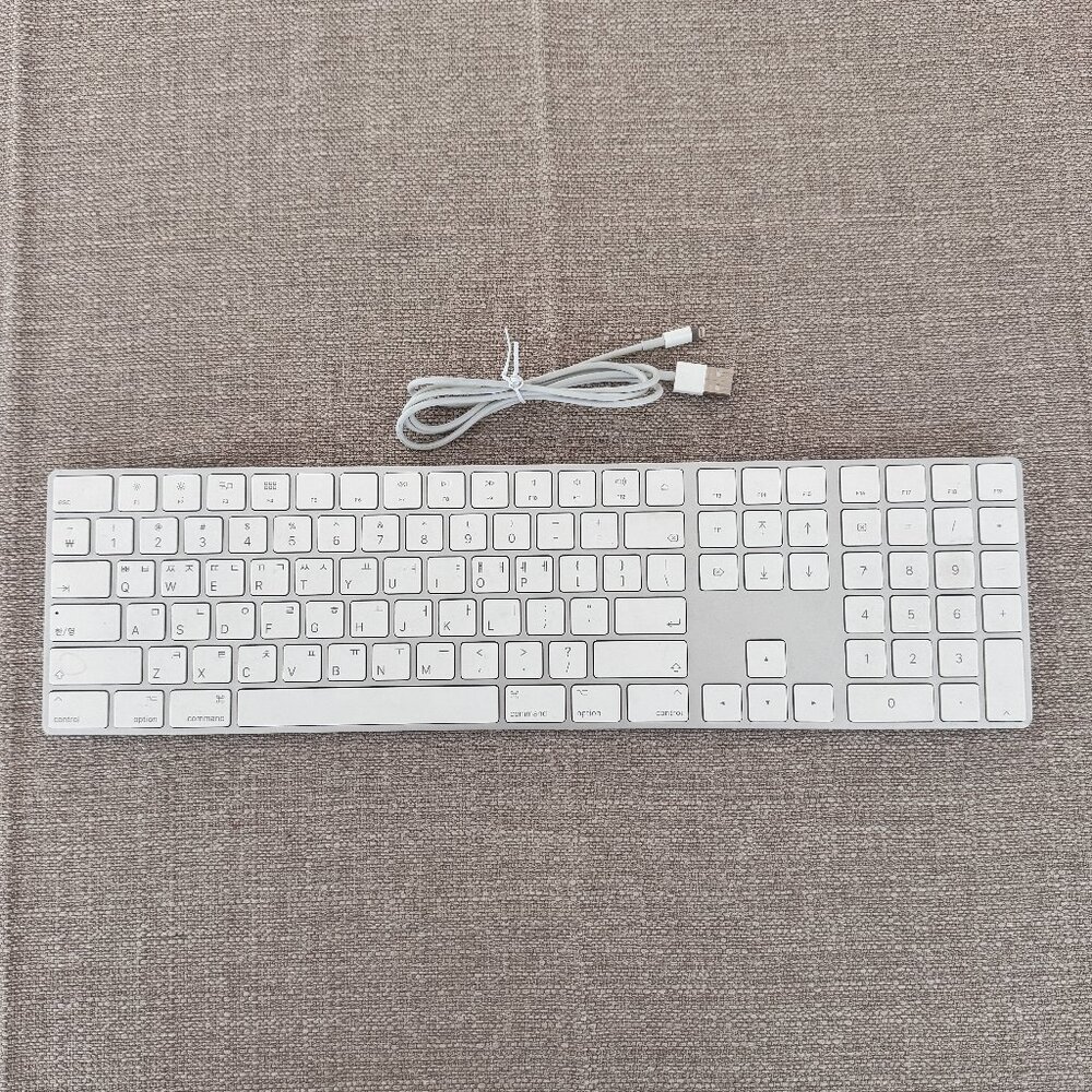 Apple Magic Keyboard with Numeric Keypad - Korean/English Layout - White/Silver